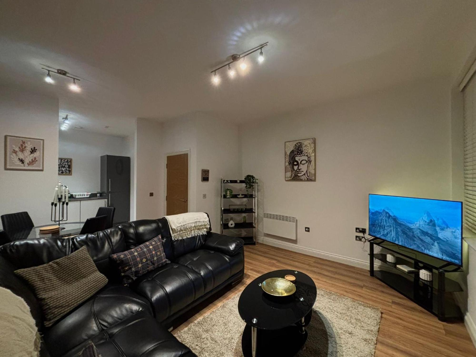 24-7 Secured City Centre Apartments With Free Underground Parking And Wifi Birmingham Kültér fotó
