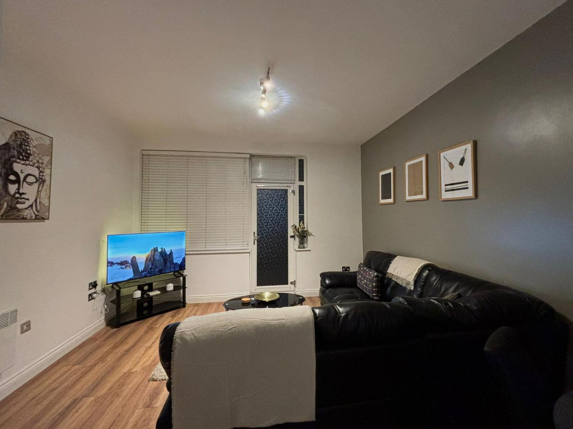 24-7 Secured City Centre Apartments With Free Underground Parking And Wifi Birmingham Kültér fotó