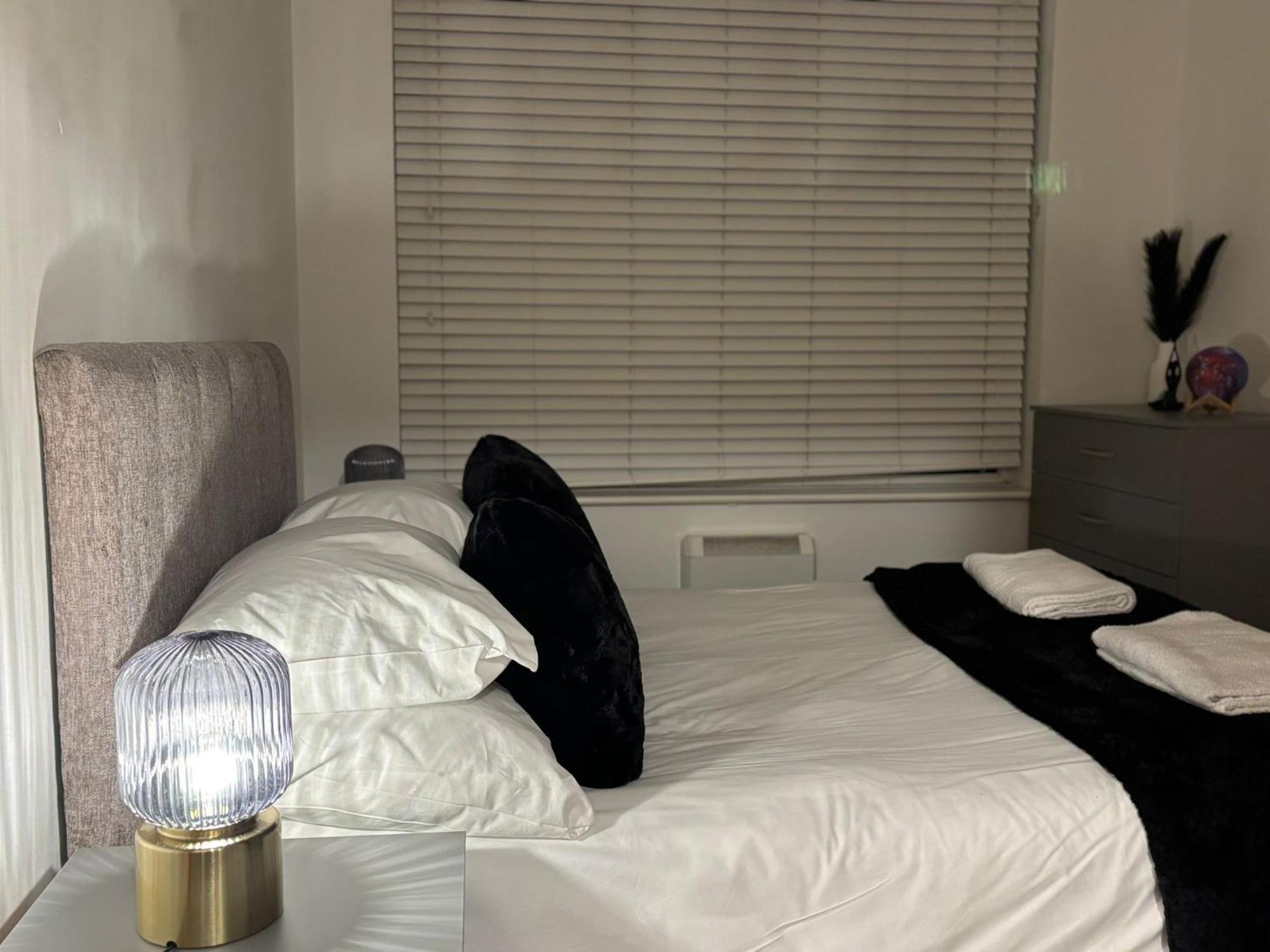 24-7 Secured City Centre Apartments With Free Underground Parking And Wifi Birmingham Kültér fotó