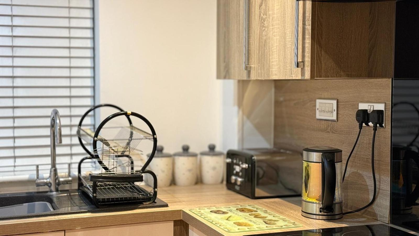 24-7 Secured City Centre Apartments With Free Underground Parking And Wifi Birmingham Kültér fotó